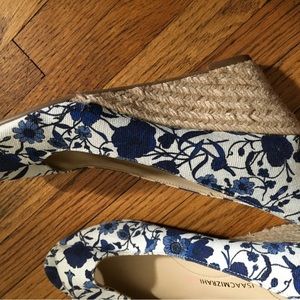 Isaac Mizrahi canvas wedge sandals Sz 9M